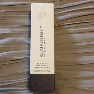 Monat Rejuvenate Oil.